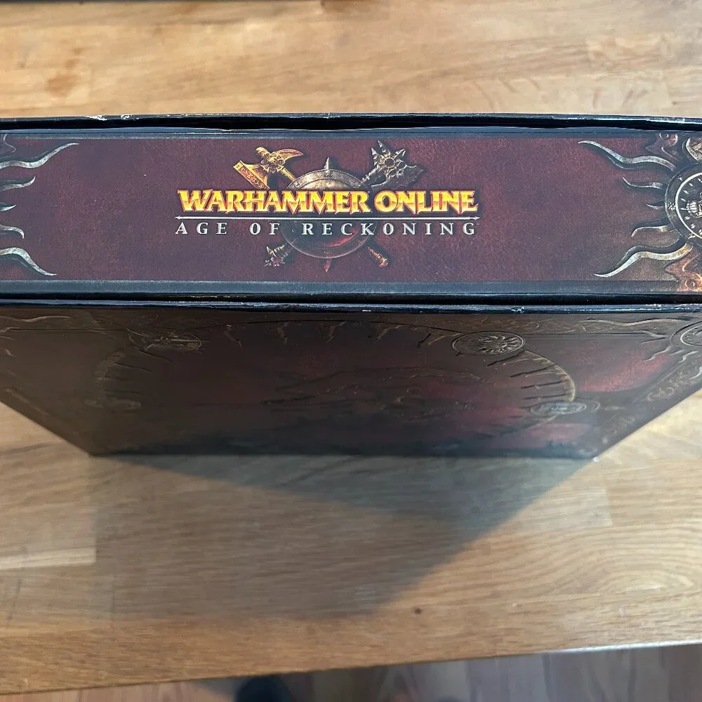 Warhammer Online Age of Reckoning Collector's Edition Box Set -Books Discs 20992